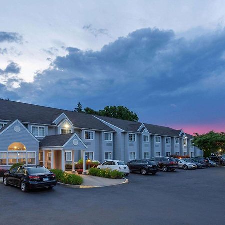 Microtel Inn & Suites By Wyndham Bethel/Danbury Exteriör bild