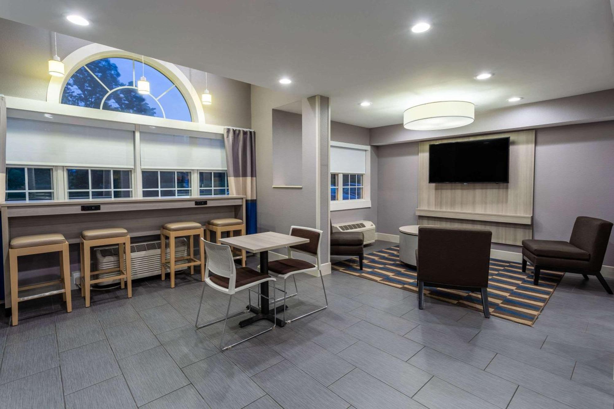 Microtel Inn & Suites By Wyndham Bethel/Danbury Exteriör bild