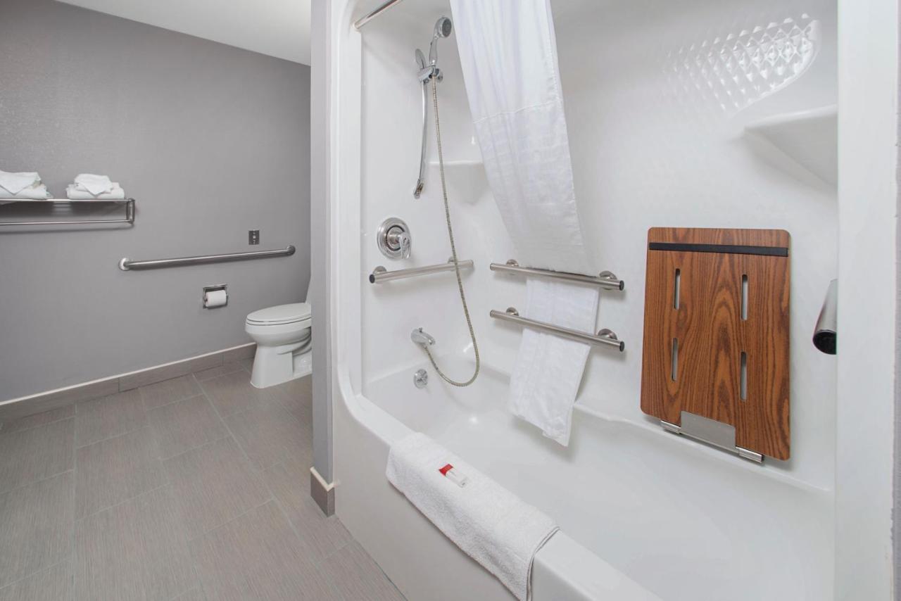 Microtel Inn & Suites By Wyndham Bethel/Danbury Exteriör bild